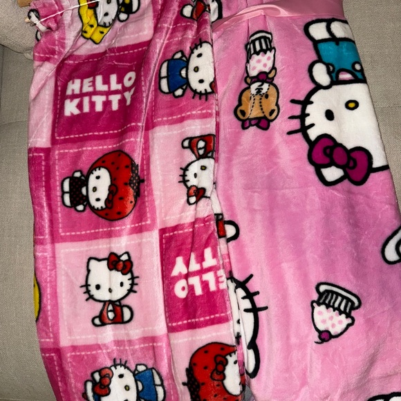 Hello kitty blankets!! Brand new - Picture 2 of 3